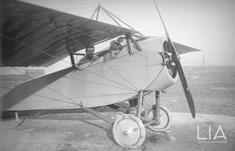 Il pilota collaudatore Clemente Maggiora su Macchi Parasol